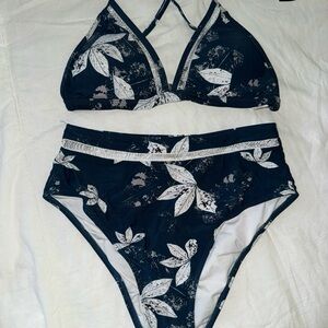 Cupshe Floral Bikini Set in Blue and White